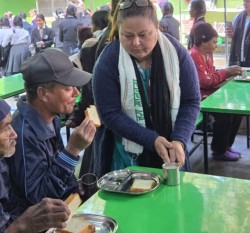 खाजासहित मानव सेवा आश्रममा प्रभात मेमोरियल हाईस्कुलको सामाजिक भ्रमण