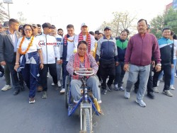 नेपालगञ्जको वाकाथनमा स्वास्थ्यमन्त्री,'निरोगी रहन नियमित हिँड्न् जरुरी'