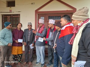 गौडेलको पक्षमा माहोल बनाउन पूर्व क्षेत्रिय सभापति माधवराम खत्री पनि घरदैलोमा निस्किए