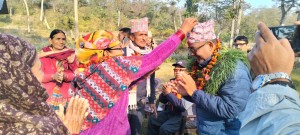 राप्तीसोनारीमा जंगली जनावर पीडितका समस्या बुझ्दै नारायण प्रसाद गौडेल