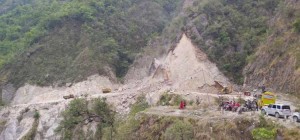 वर्षाका कारण विभिन्न सडकखण्ड अवरुद्द