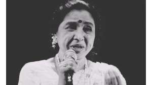 भारतीय गायिका आशा भोषलेको निधन