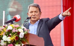 जेन-जी युवाले गरे सञ्चारमन्त्रीको घरमा आगजनी,प्रहरी प्रभागमा समेत आगजनी