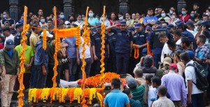 प्रदर्शनमा ज्यान गुमाएका प्रहरीको पशुपति आर्यघाटमा अन्त्येष्टि