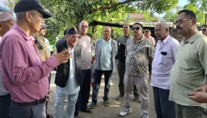 काँग्रेस नेता गिरीले अनुगमन गरे आगजनी गरिएका नेताका निवास
