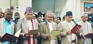 लुम्बिनी सरकारका नवनियुक्त पाँच मन्त्रीले लिए शपथ