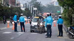 लापसे गरेका ५ जना चालक ट्राफिक प्रहरीको नियन्त्रणमा