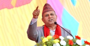 एमाले महासचिव पोखरेलको प्रधानमन्त्रीलाई प्रश्न : 'नयाँ दल खोलेपछि मन्त्री टिकिरहन मिल्छ र?'