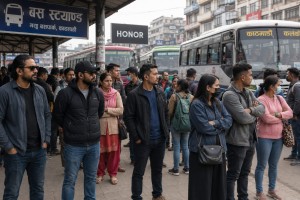 पाकेटमारविरुद्ध प्रहरीको ‘स्वीप अभियान’: बसमा सादा पोसाकका प्रहरी