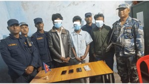 भारतबाट ल्याउँदै गरेको लाख बढी नक्कली नोटसहित तीन युवक सशस्त्र प्रहरीको नियन्त्रणमा