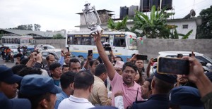 पत्रकार किशोर श्रेष्ठको रिहाइको माग गर्दै भद्रकालीमा प्रदर्शन