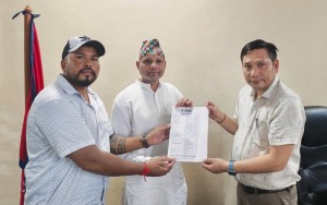 भोटेकोशी बाढीपीडितका लागि नेपालगन्जका सफिक बेहनाले दिए १ लाख ५१ हजार १ सय रुपैयाँ