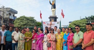 कांग्रेस बाँकेले मनायो बीपी कोइरालाको ११३औँ जन्मजयन्ती, बीपीको शालिकमा माल्यार्पण