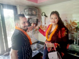 गरिबका सहारा स्वास्थ्यकर्मी बस्नेत दम्पतीले गरे वैवाहिक वर्षगाँठमा मानवीय सेवा