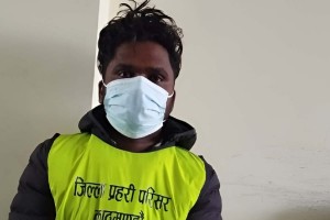 आधा किलो सुनसहित भारतीय युवक पक्राउ