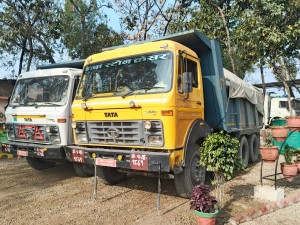 नदिजन्य पदार्थको अवैध ओसारपसारमा संलग्न दुई टिपर डुडुवाबाट प्रहरीको नियन्त्रणमा