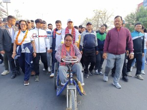 नेपालगञ्जको वाकाथनमा स्वास्थ्यमन्त्री,'निरोगी रहन नियमित हिँड्न् जरुरी'