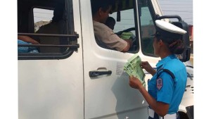 दुर्घटना न्यूनीकरणका लागि बाँकेमा ट्राफिक प्रहरीको सचेतना कार्यक्रम जारी