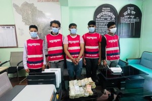 ललितपुरमा भारतीय नागरिकको फ्ल्याटमा छापा: ५० लाख नगद र सुन गाल्ने मेसिनसहित ५ जना पक्राउ