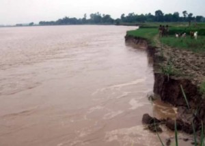 बाँकेको राप्ती नदीले सतह पार गर्यो, तटीय क्षेत्रका बासिन्दालाई सतर्क रहन आग्रह