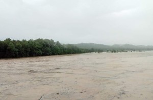 बाँकेको राप्ती नदीमा पानीको सतह ८.०१ मिटर पुग्यो, चौफेरीका ५० जनालाई सुरक्षित ठाँउमा लगियो