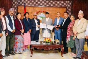 दाङको समग्र विकासको माग गर्दै प्रधानमन्त्री वलीपाई ज्ञापनपत्र