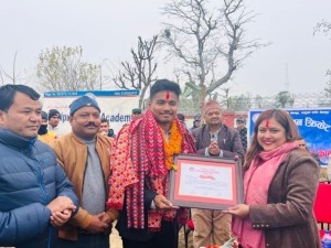 नेपाली राष्ट्रिय क्रिकेट टोलीका कप्तानलाई कोहलपुर नगरपालिकाले गर्‍यो सम्मान