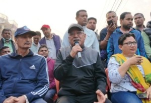 ज्ञानेन्द्र शाहलाई प्रचण्डले भने- सत्तामा आउन इच्छा भए चुनाव जितेर आउनुहोस, संविधानले छुट दिएको छ