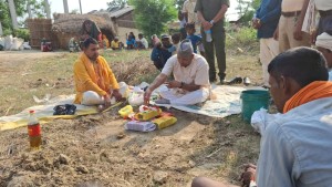 डुडुवाको बाढी प्रभावित क्षेत्र पाझामा आकस्मिक आश्रय स्थल निर्माण शुरु