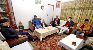 माधव नेपाललाई फकाउन उनकै घरमा पुगे प्रचण्ड र ओली