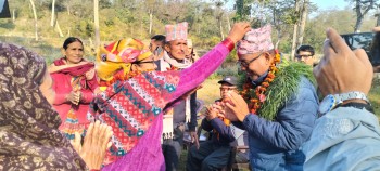 राप्तीसोनारीमा जंगली जनावर पीडितका समस्या बुझ्दै नारायण प्रसाद गौडेल