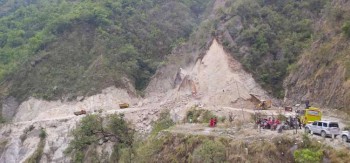 वर्षाका कारण विभिन्न सडकखण्ड अवरुद्द