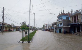 भीषण वर्षाले धनगढी बजार जलमग्न