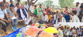 डुडुवाको चौफेरीका आगलागी पीडितलाई राहत वितरण