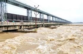 सप्तकोशीमा पानीको बहाव बढेपछि २८ वटा ढोका खोलियो