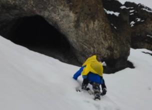 तिलिचो बेस क्याम्पमा फसेका पर्यटकहरूको सशस्त्र प्रहरीको माउन्टेन रेस्क्यूद्वारा सफल उद्धार