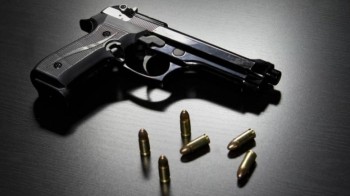 प्रहरी हिरासतबाट भागेका लागुऔषध मुद्दाका थुनुवासँगै भेटियो प्रहरीको पेस्तोल