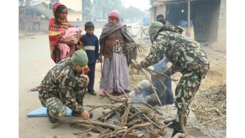 बाँकेमा चिसोले पारेको संकट: कम्बल र दाउरा वितरणमा स्थानीय तह जुटे
