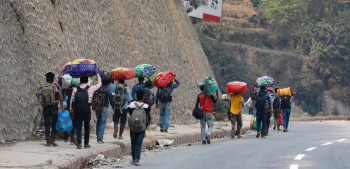 रोजगारी अभावले पहाड रित्तिँदै, तराई झर्नेको चाप
