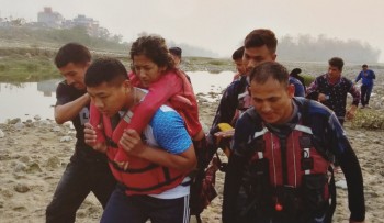 नदिमा हाम फालेकी युवतीको सशस्त्र प्रहरीले गर्‍यो सकुशल उद्धार