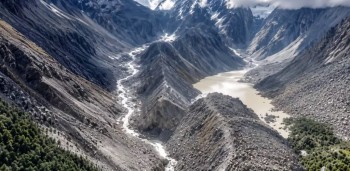 चीनतर्फको ड्याम पुनः फुट्यो: सतर्क रहन आग्रह
