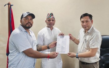 भोटेकोशी बाढीपीडितका लागि नेपालगन्जका सफिक बेहनाले दिए १ लाख ५१ हजार १ सय रुपैयाँ