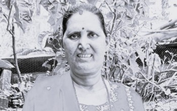 आमाको स्मृतिमा पत्रकार वीरेन्द्र र निशुले ३ लाखको 'विष्णादेवी जैसी स्मृतिकोष’ स्थापना गर्दै