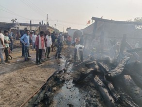 नरैनापुरमा भीषण आगलागी,१७ बढी घरगोठ जलेर नष्ट