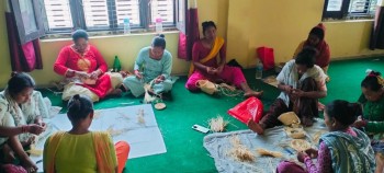 मकैको प्वाँख र थाकलबाट हस्तकला सिकाउँदै राप्तीसोनारी गाउँपालिका