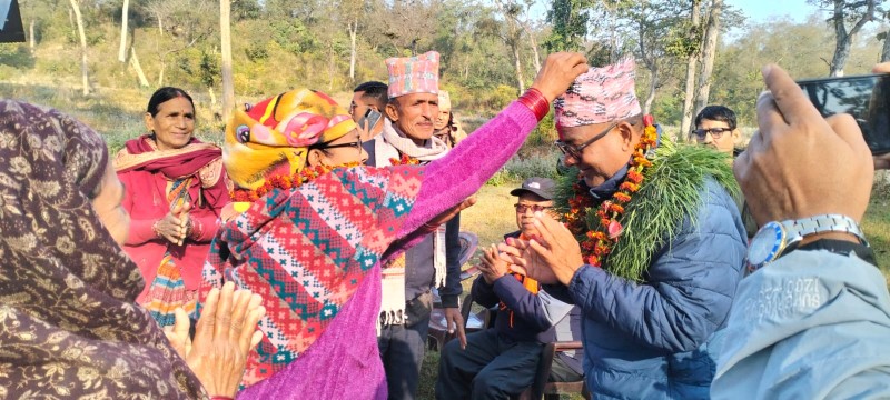 राप्तीसोनारीमा जंगली जनावर पीडितका समस्या बुझ्दै नारायण प्रसाद गौडेल
