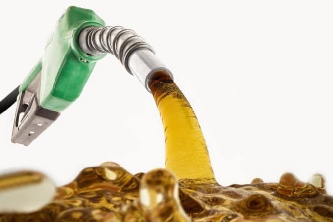 पेट्रोलियम पदार्थको मूल्यमा भारी वृद्धि, पेट्रोलमा १५, डिजेल र मट्टितेलमा १० रुपैयाँ बढ्यो