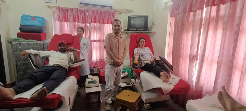 काँग्रेस बाँके तथा नेपाल स्वास्थ्यकर्मी संघद्वारा रक्तदान कार्यक्रम, ५८ जनाले दिए रगत