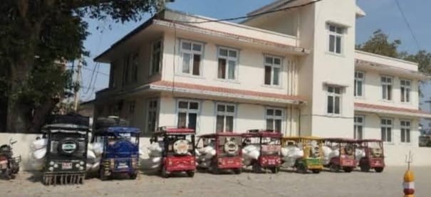 अवैध रुपले ४५ क्विन्टल तोरी लिएर आएका ९ वटा अटोसहित ९ जना बर्दिया प्रहरीको नियन्त्रणमा