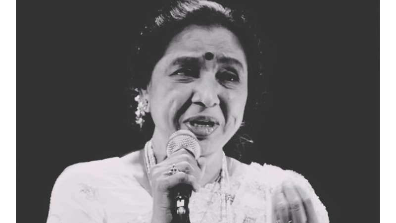 भारतीय गायिका आशा भोषलेको निधन